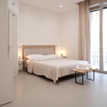 B&B Gasparrini Rooms Napoli Bagian luar foto