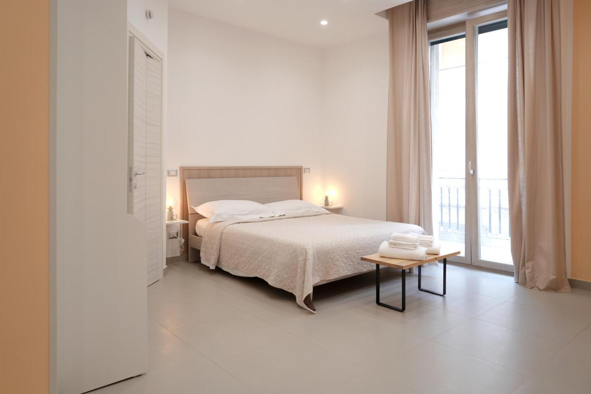 B&B Gasparrini Rooms Napoli Bagian luar foto