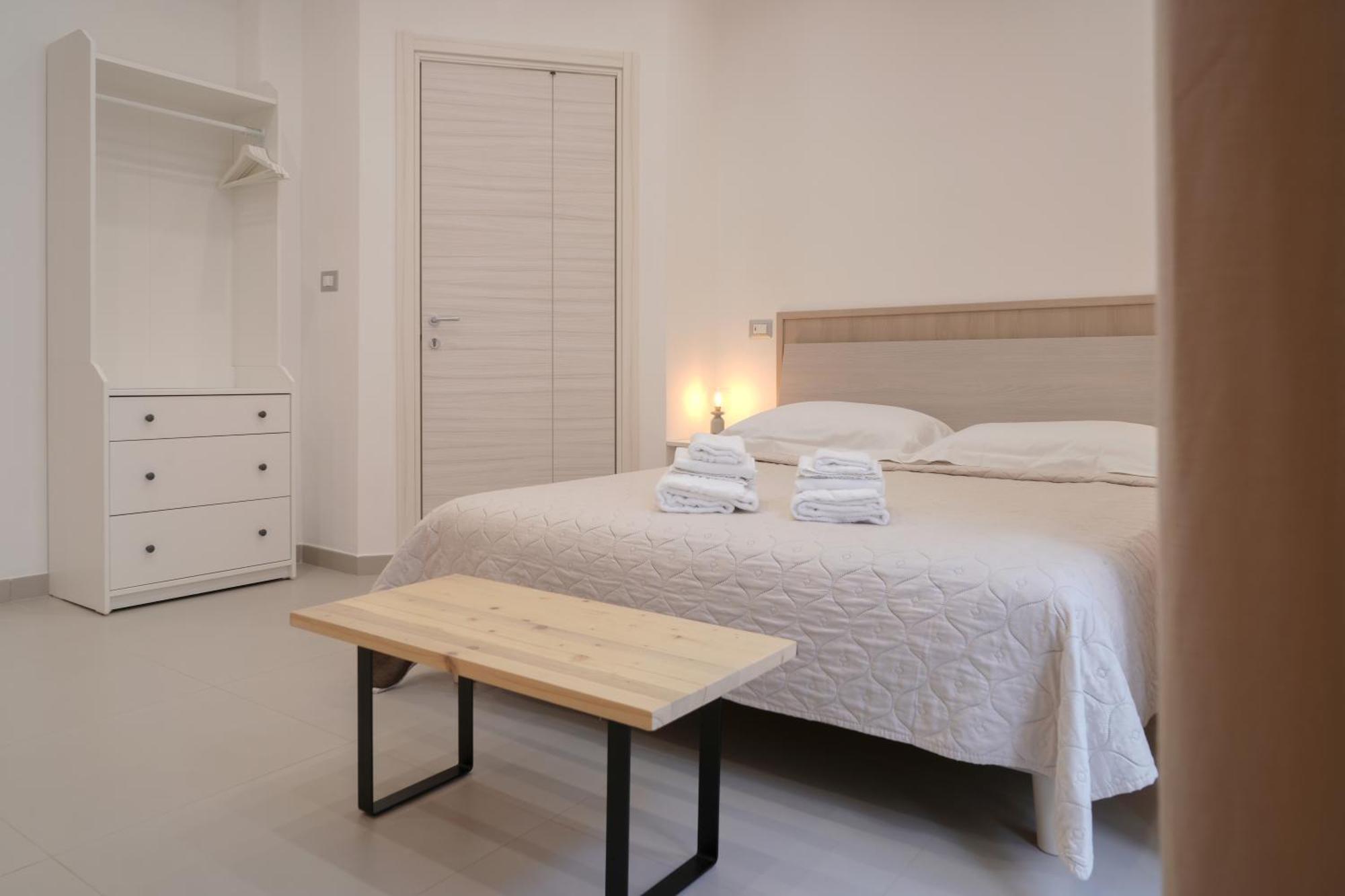 B&B Gasparrini Rooms Napoli Bagian luar foto